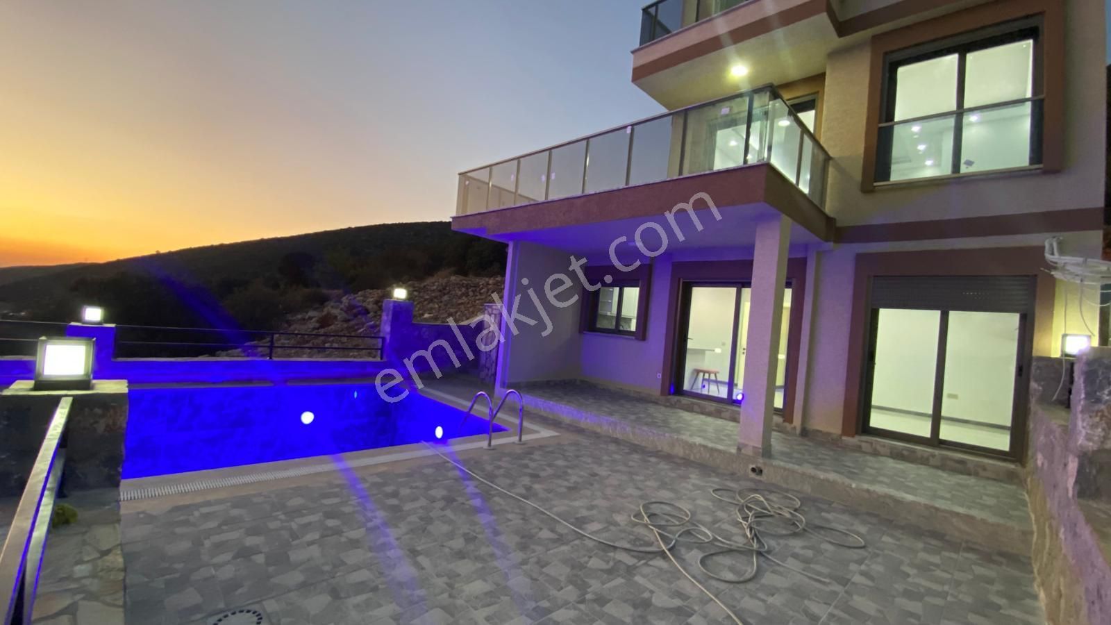 Didim Akbükte Hakim Tepede Full Manzaralı Lüks Villa - Görsel 2