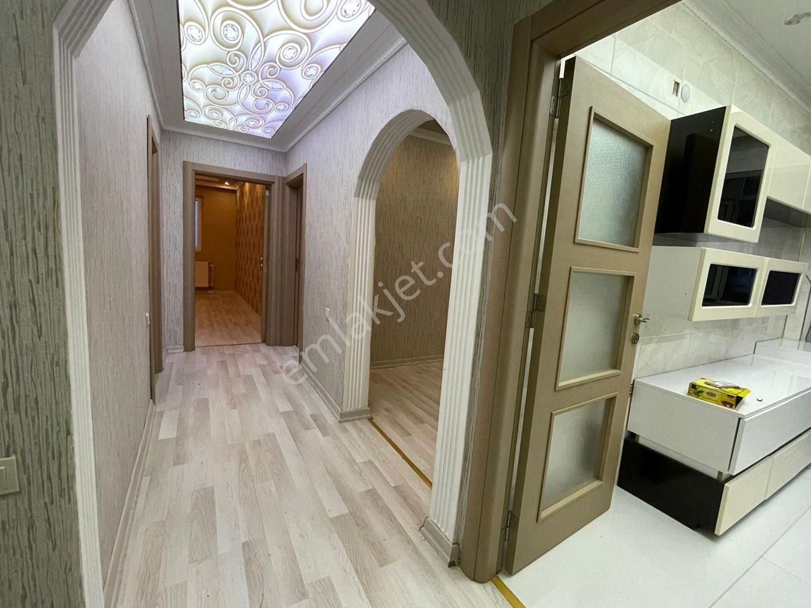 3+1 Bahçeşehir Lokasıyonda Satılık Arakat Daire - Görsel 5