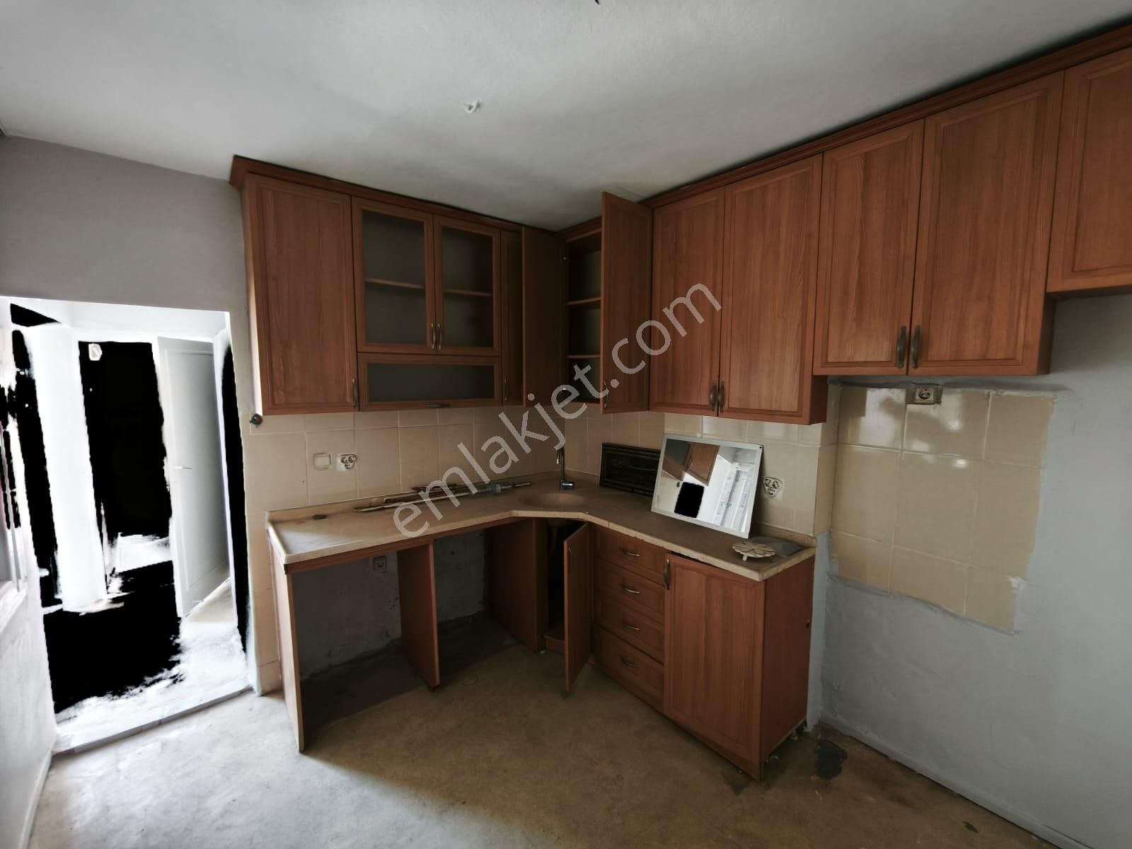 Esse My Home Dan Eski Askerlik Şubesi Karşısı 3 Katlı Mustakil Ev