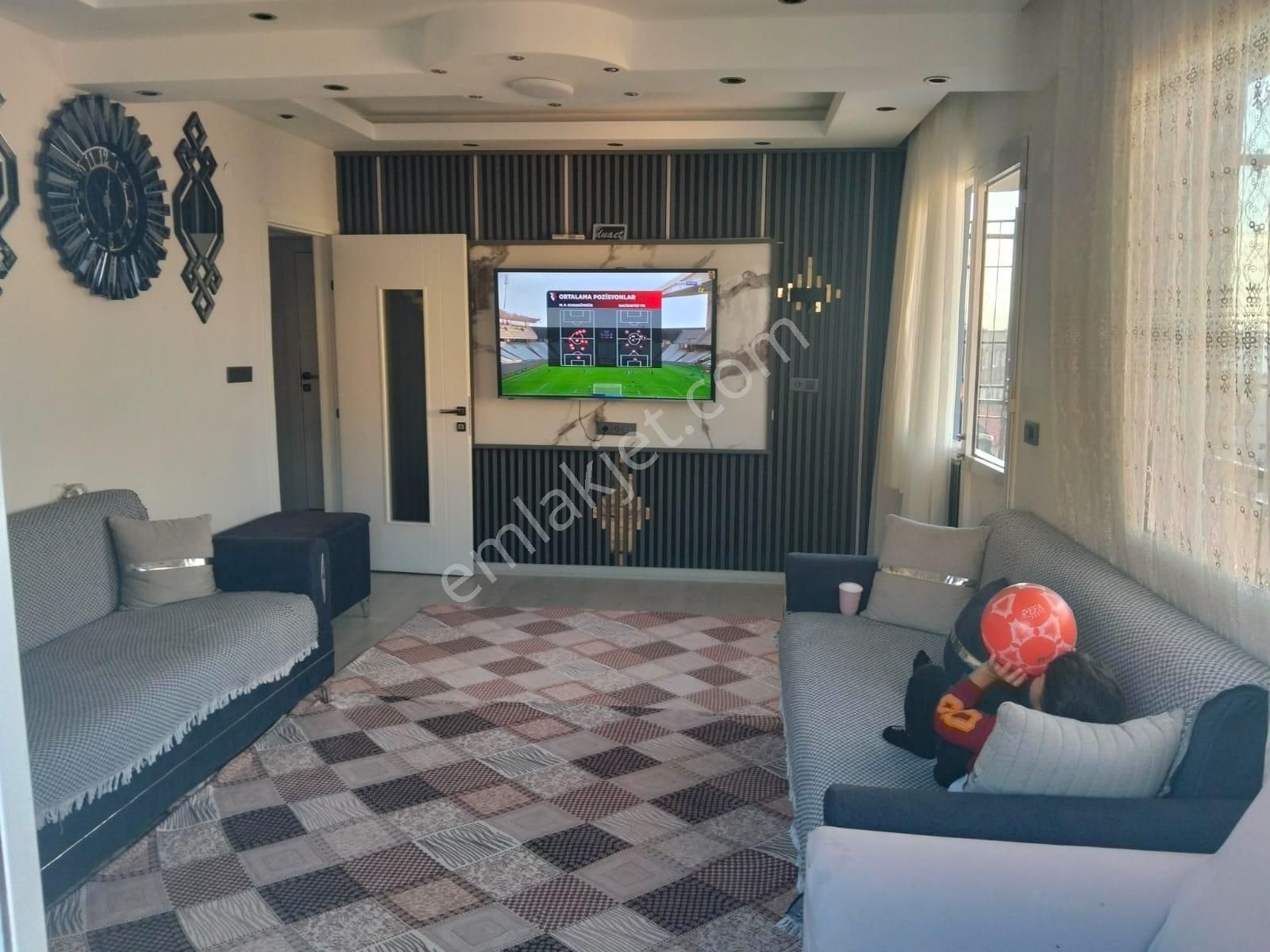 3 Katlı Teraslı Caddeye Yakın Satılık Müstakil Köşe Bina - Görsel 2