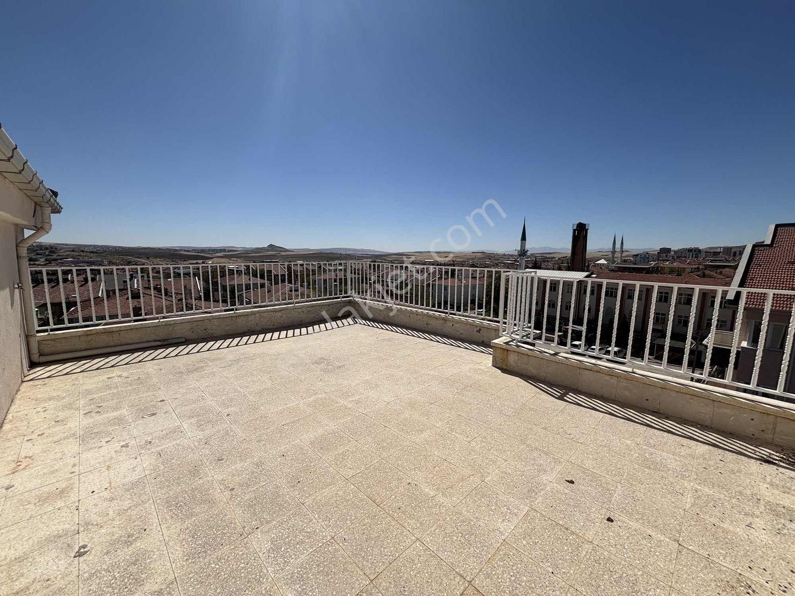 Şehitlik Mahallesi 5+1 Kiralık Dubleks