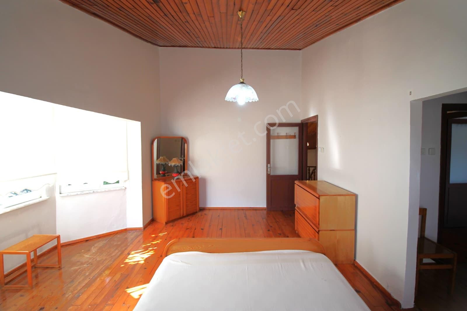 Silivri'de Denize 100 Metre Yarı Müstakil Bahçeli 3+1 Villa - Görsel 16