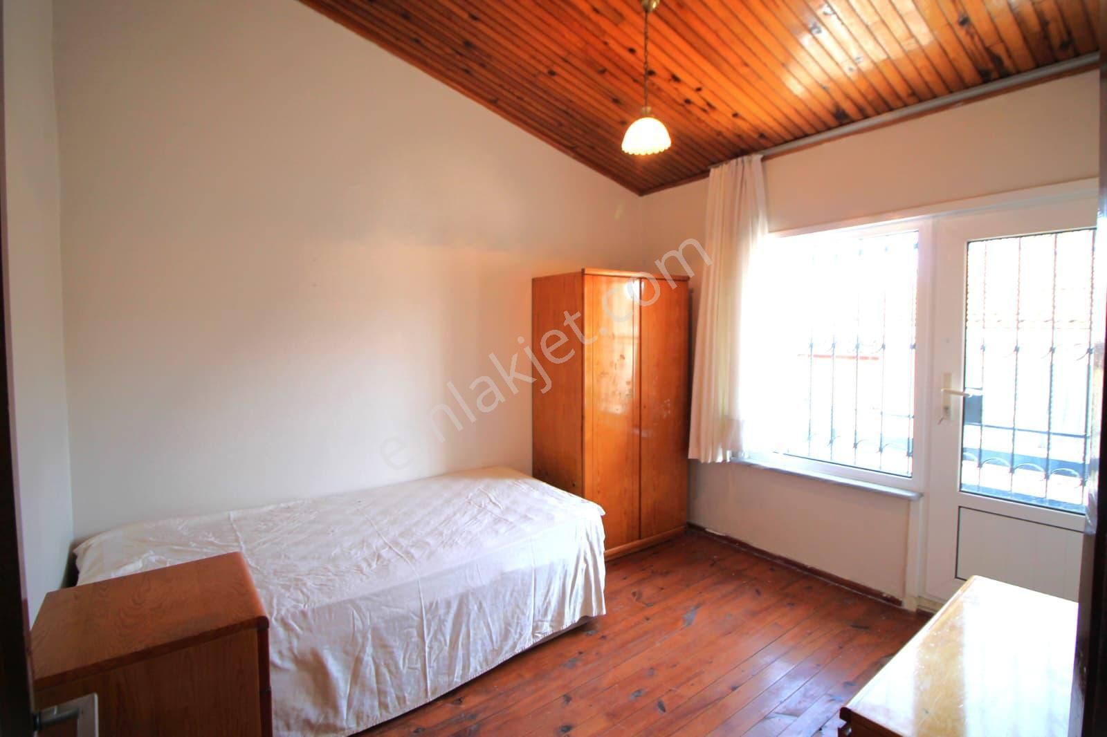 Silivri'de Denize 100 Metre Yarı Müstakil Bahçeli 3+1 Villa - Görsel 18