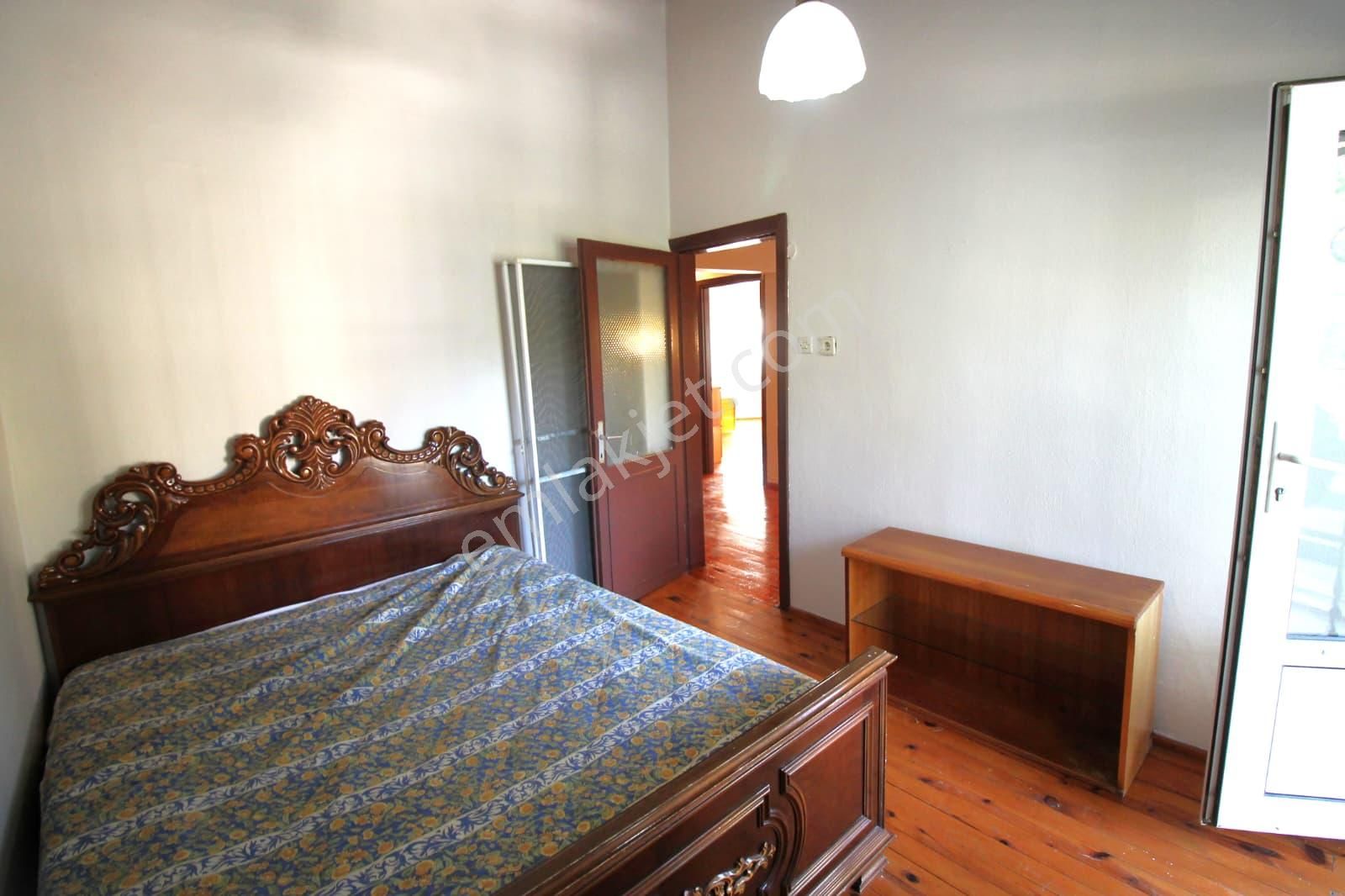 Silivri'de Denize 100 Metre Yarı Müstakil Bahçeli 3+1 Villa - Görsel 17