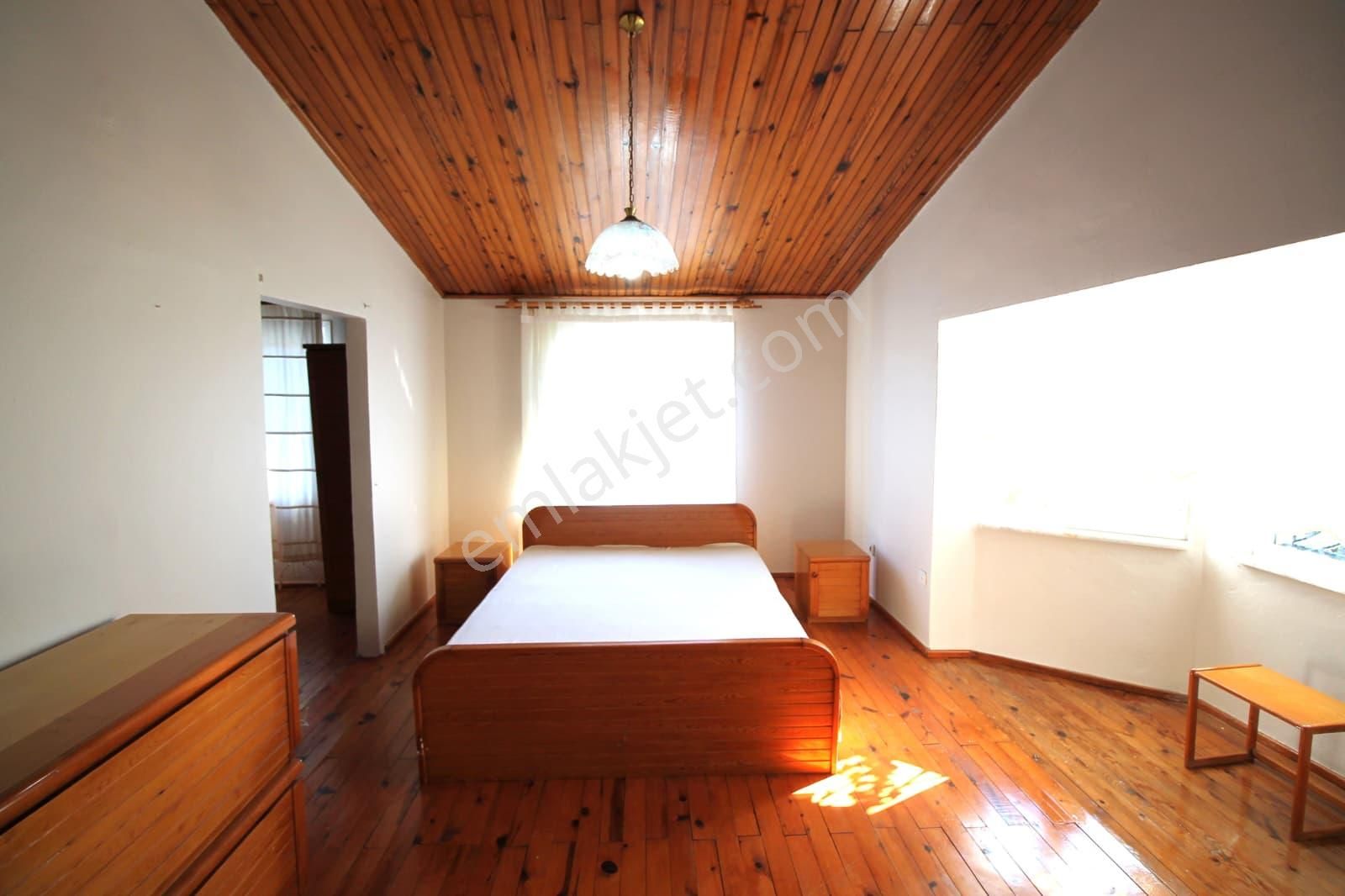 Silivri'de Denize 100 Metre Yarı Müstakil Bahçeli 3+1 Villa - Görsel 15