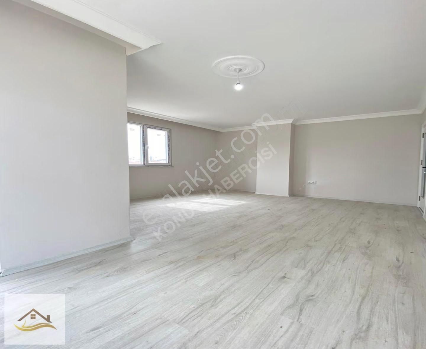 Konut Habercisin'den Cadde Üzerin'de Açık Otoparklı Ferah 2+1 - Görsel 8