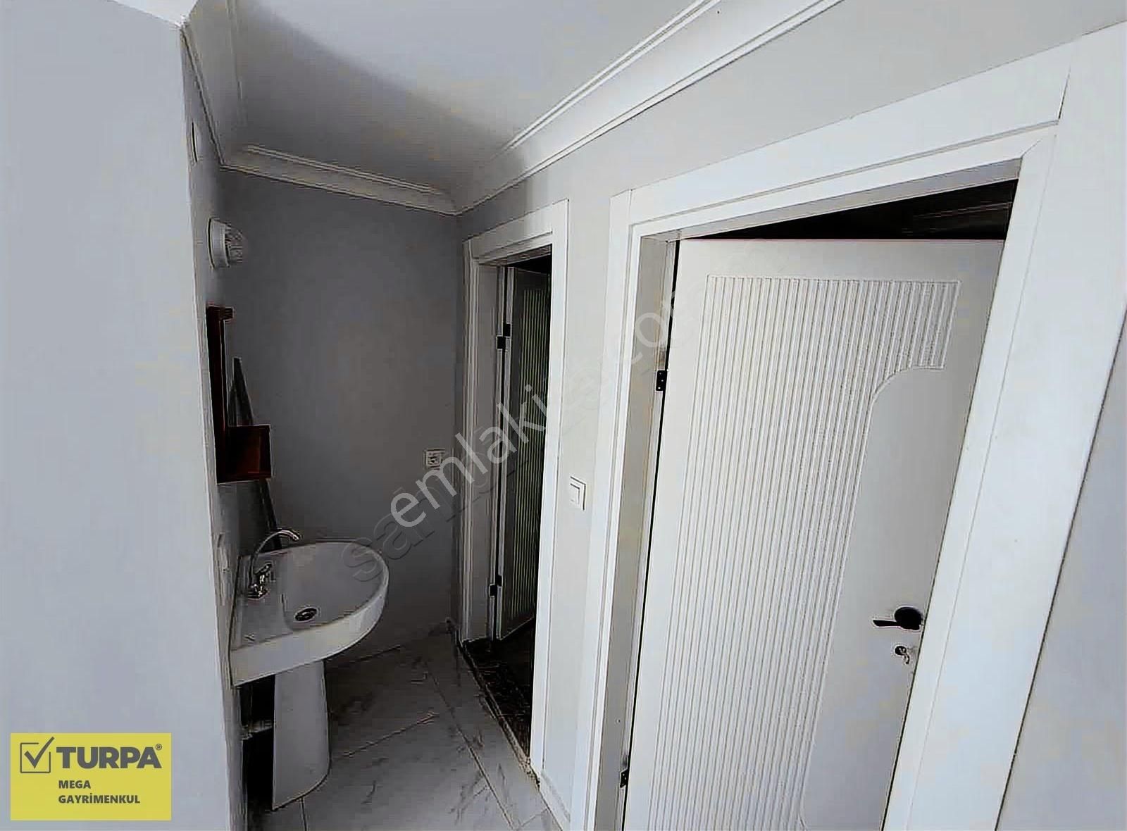 Bayraklı Yamanlar Mahallesinde Eşyalı Kiralık Mustakil 2+1 Daire - Görsel 4