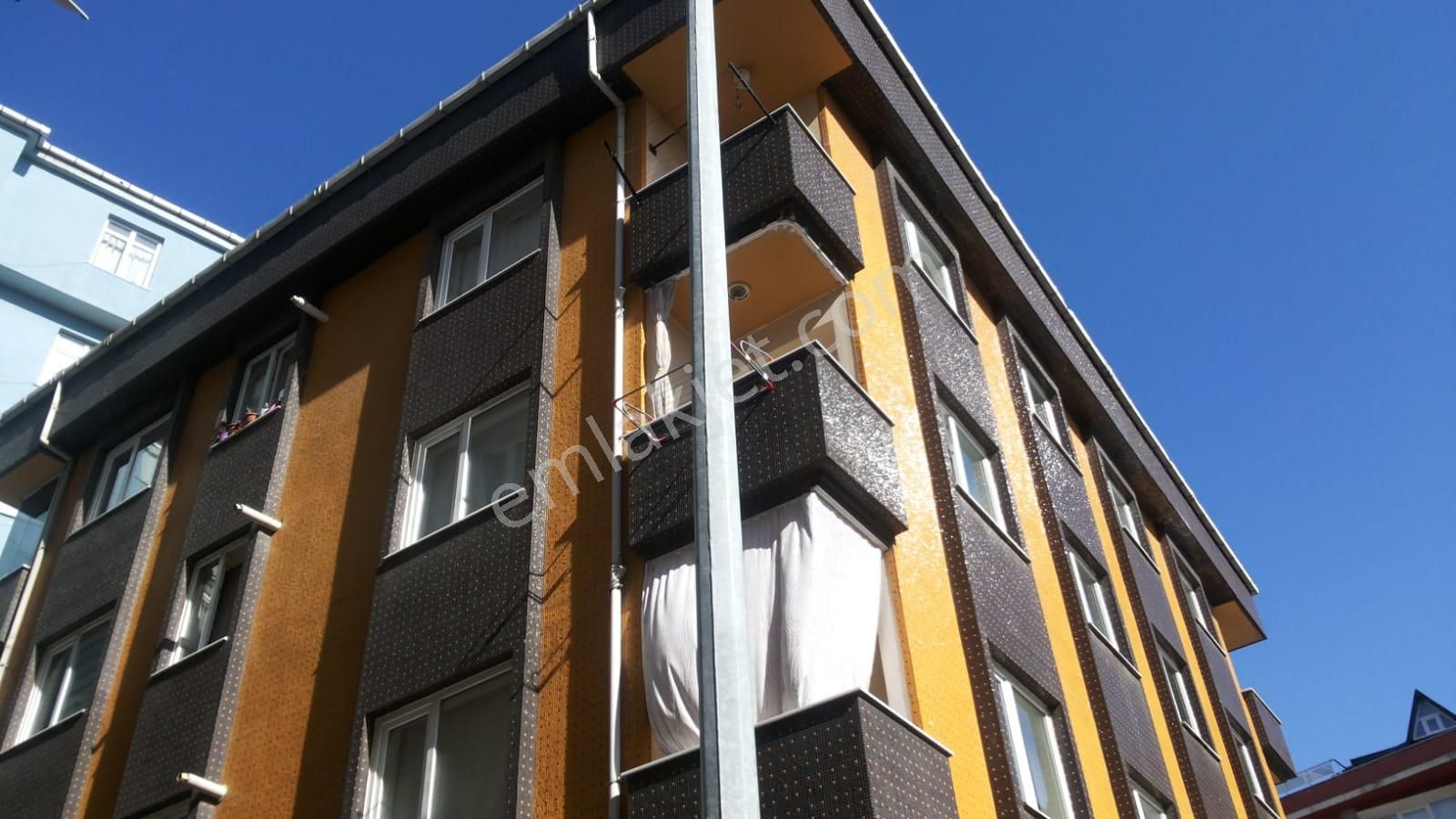 Sultanbeylı Fatih De Satılık 3 Katlı Müstakil Bakımlı Bina No:384