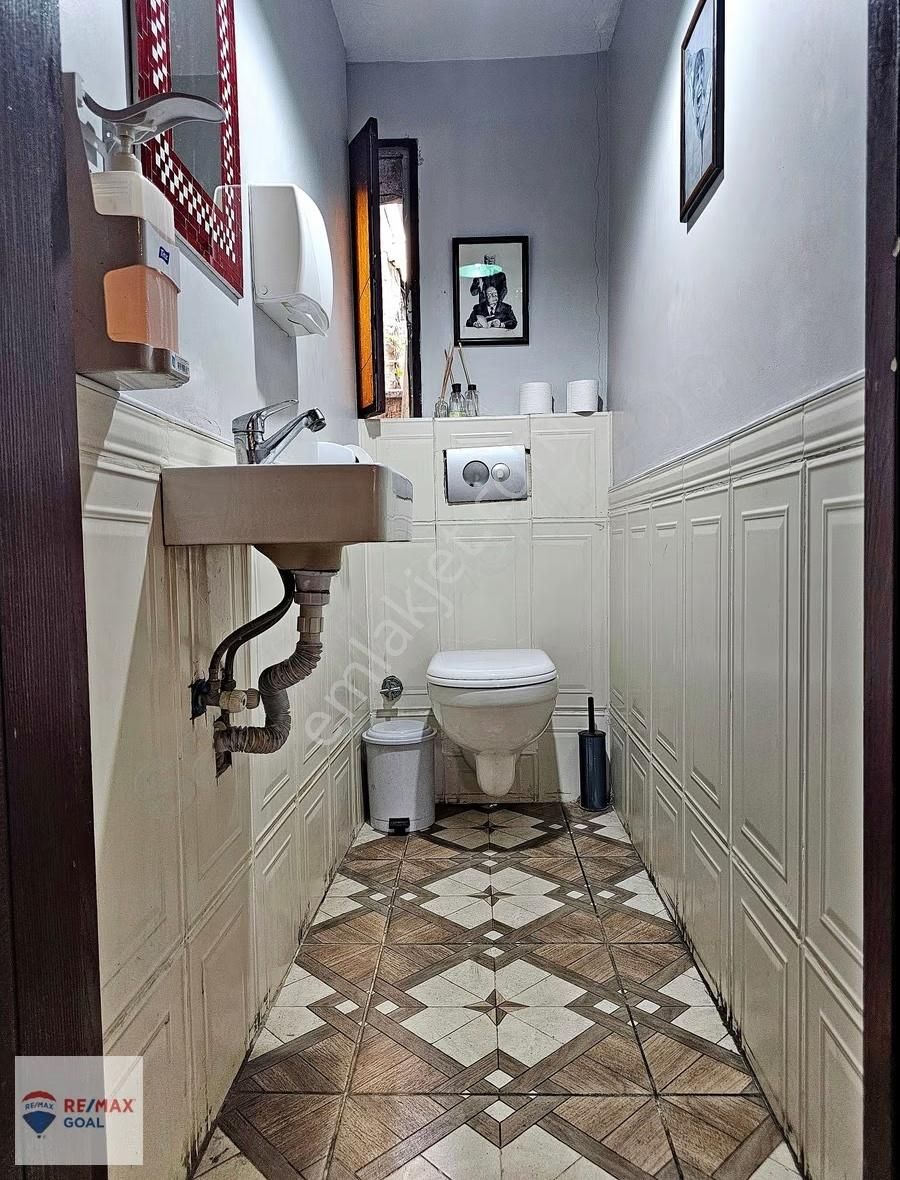 Ana Cadde Üzerinde, Faal, Sinema Salonlu Devren Cafe Restaurant - Görsel 13