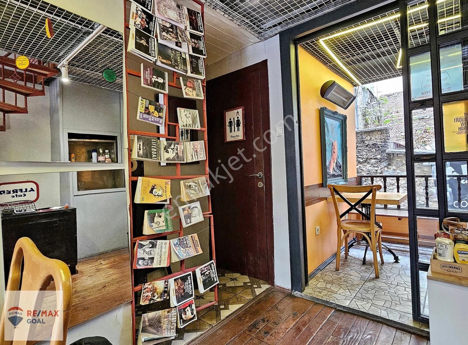 Ana Cadde Üzerinde, Faal, Sinema Salonlu Devren Cafe Restaurant - Görsel 11