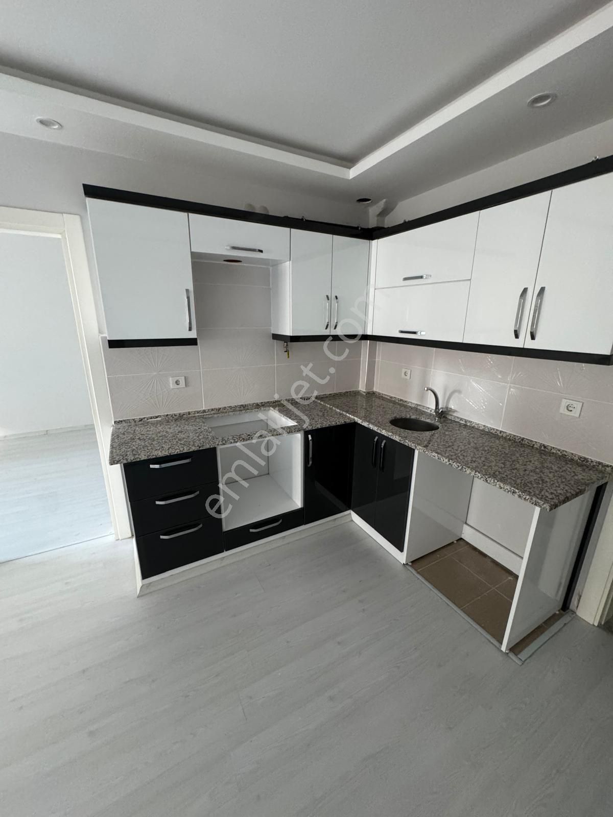Manisa Yunusemre Muradiye Mh. 2+1 Açık Mutfak Site İçi Otoparklı Satılık Daire - Görsel 7