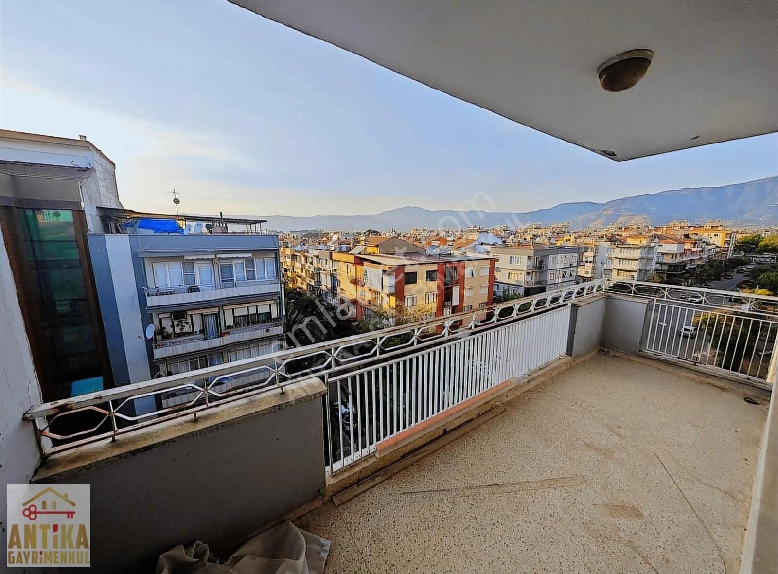 Antika Gayrimenkulden Şehrin Merkezinde Satılık Daire - Görsel 3