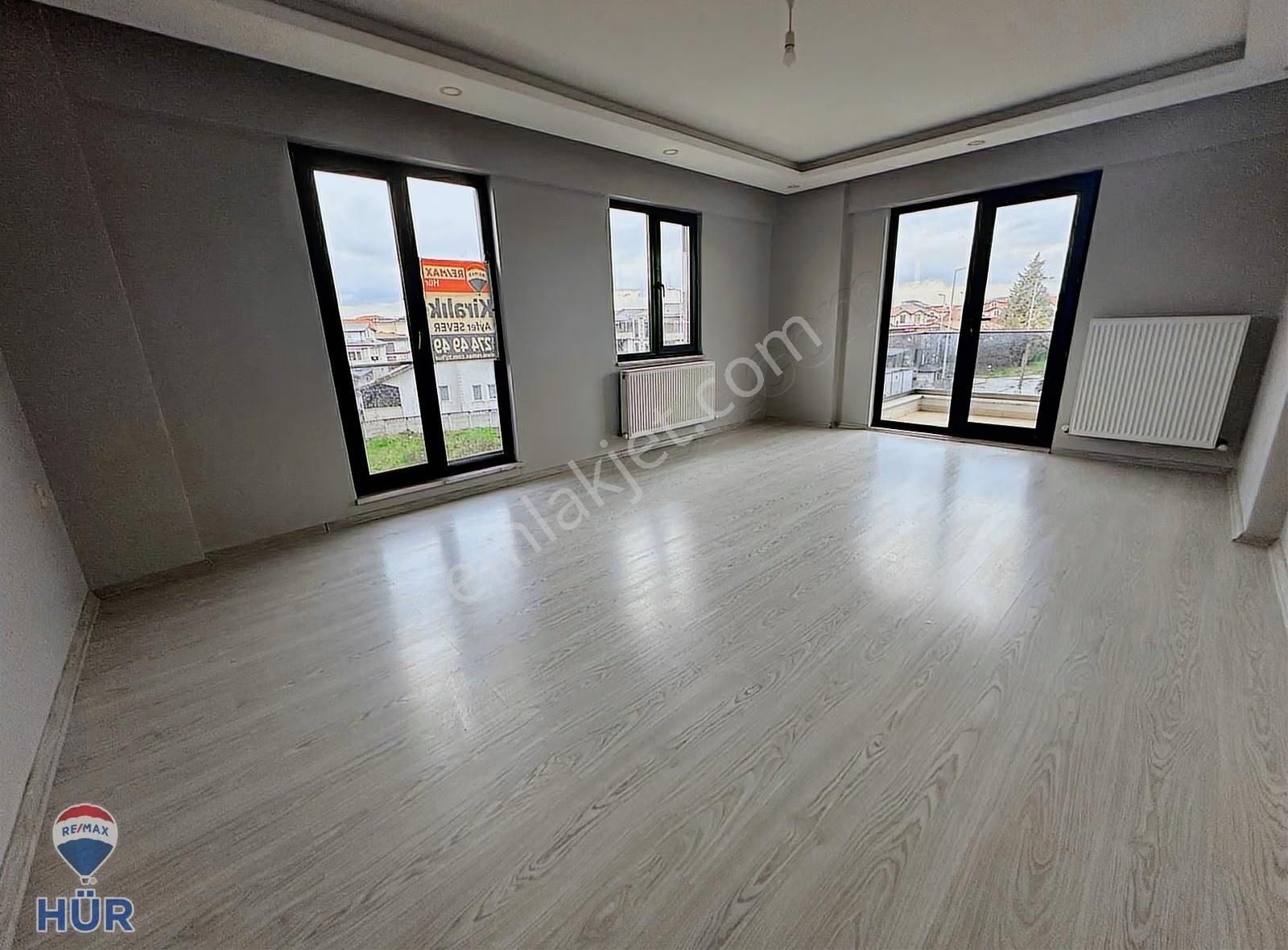 Remax Hür Ayfer Sever'den Serdivan Avm Civarı 3+1 Satılık Daire - Görsel 3