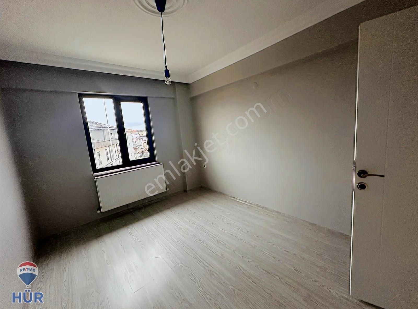 Remax Hür Ayfer Sever'den Serdivan Avm Civarı 3+1 Satılık Daire - Görsel 2