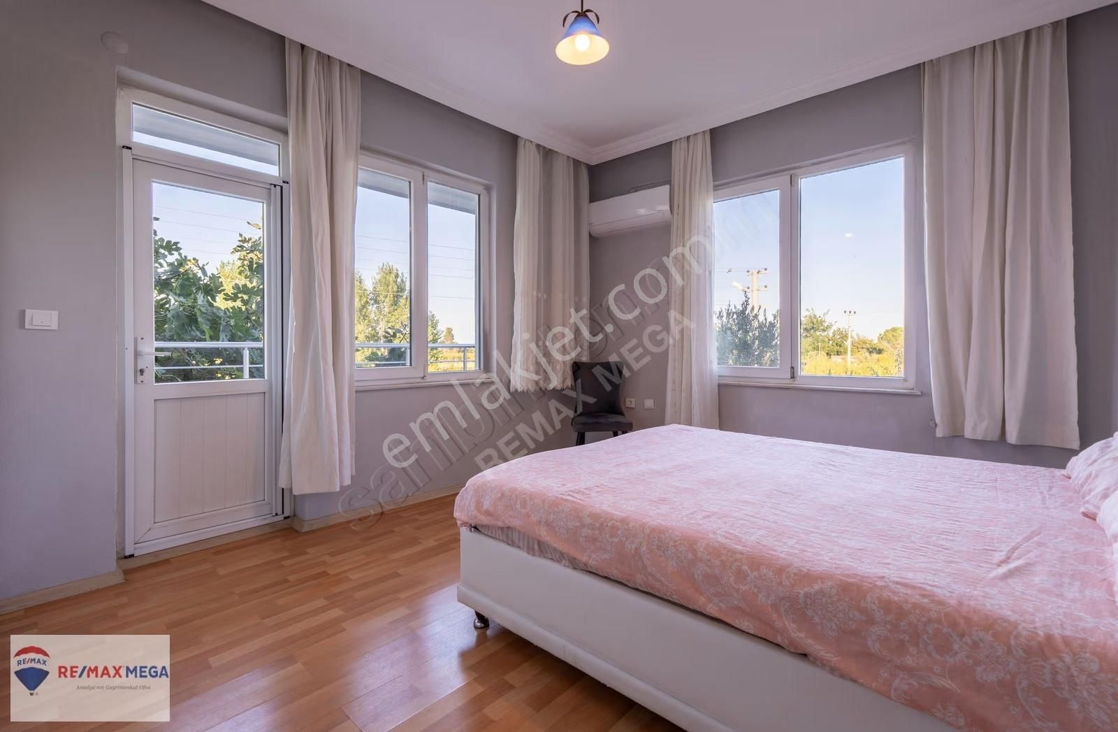 Döşemealtı Çığlıkda 944 M2 Arsa İçinde 6+2 Satılık Müstakil Ev - Görsel 13