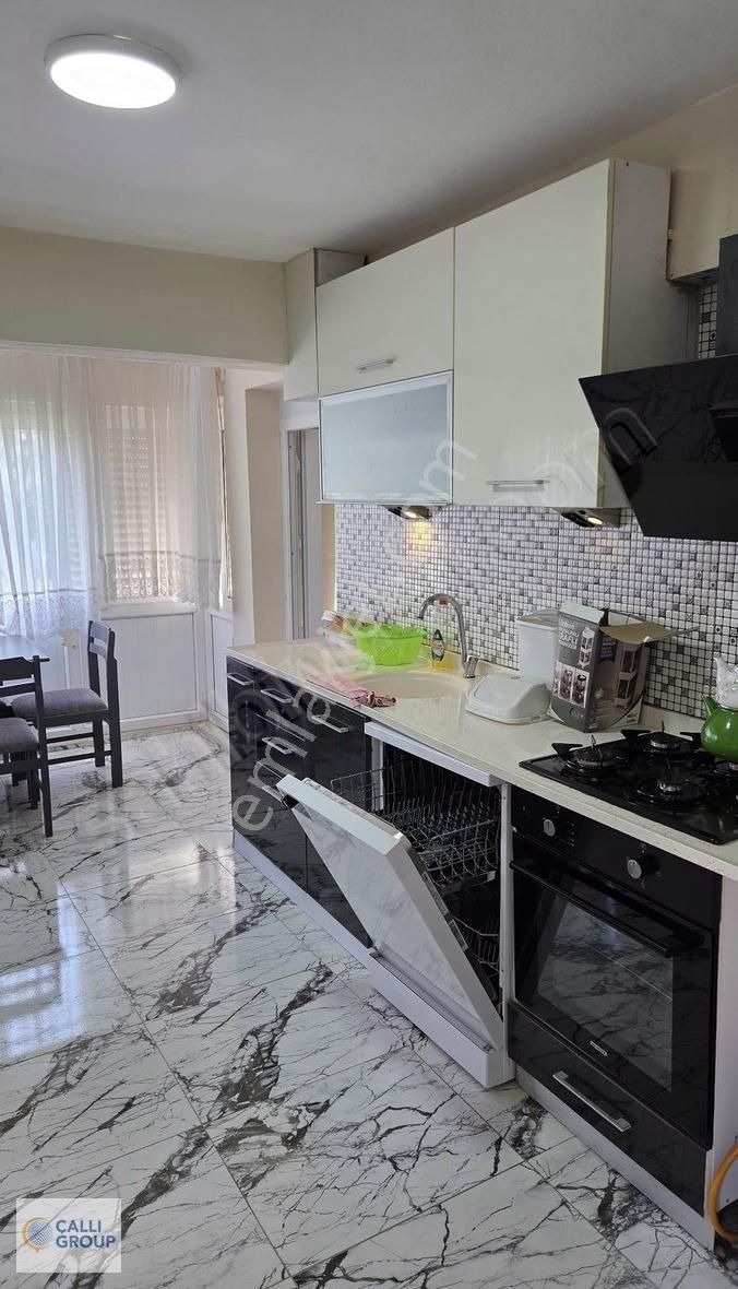 Kuşadası Marina Bölgesi 2+1 90m2 Eşyalı Kiralık Arakat Daire - Görsel 6