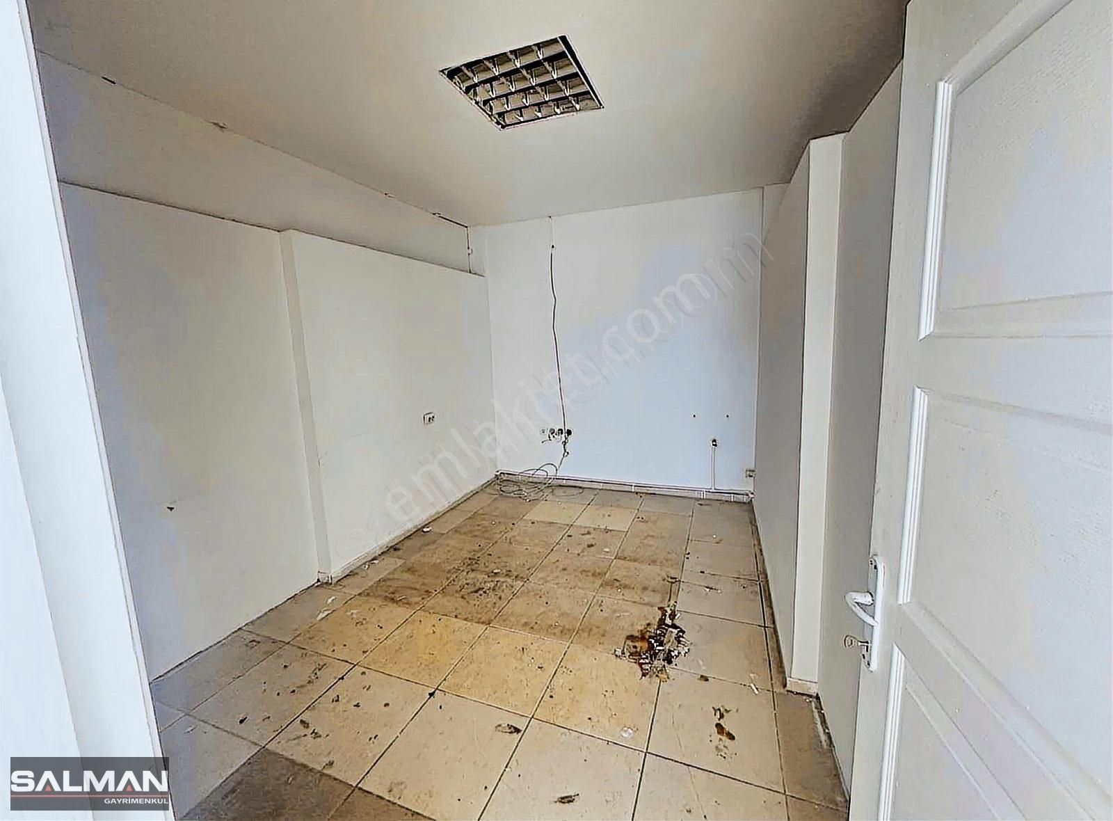 Salman'dan Yeni Girne Cadde Yakını Kiralık Köşe Dükkan - Görsel 3