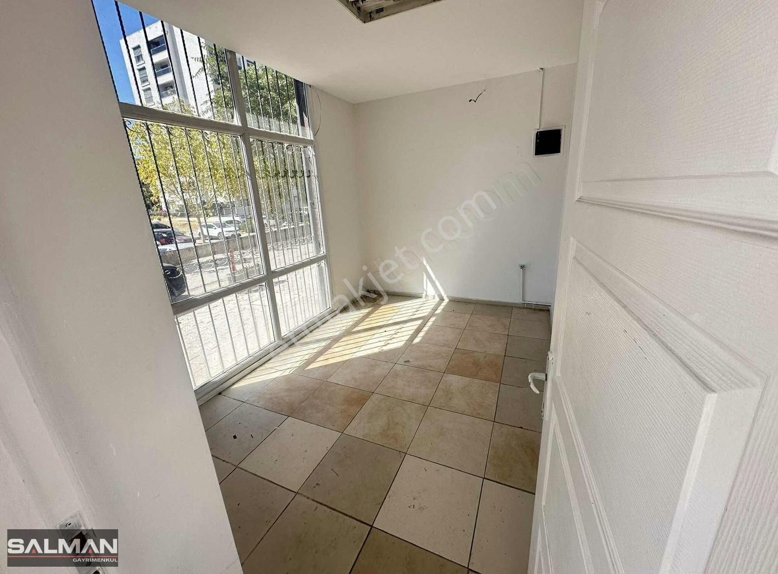 Salman'dan Yeni Girne Cadde Yakını Kiralık Köşe Dükkan - Görsel 8