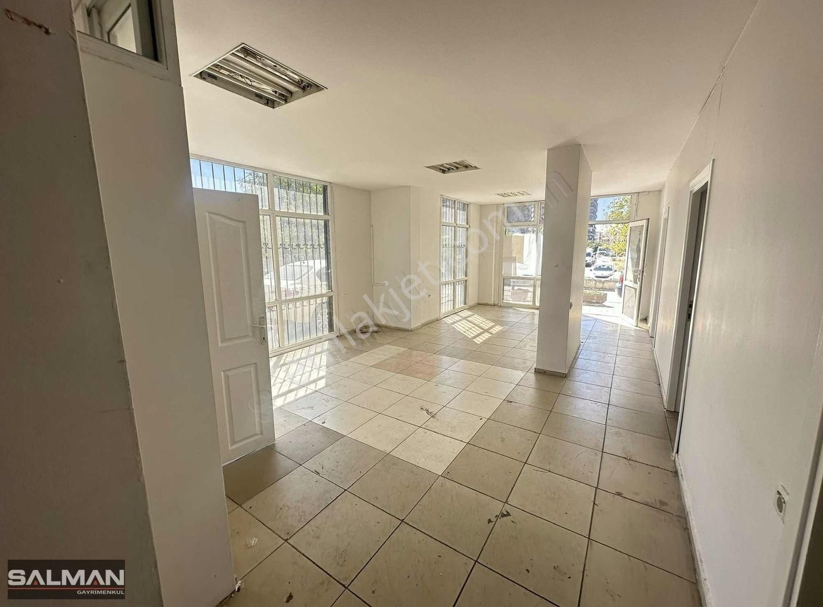 Salman'dan Yeni Girne Cadde Yakını Kiralık Köşe Dükkan - Görsel 5