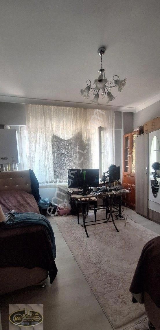Hacıyusufta Valide Cami Karşısı Arakat 2+1masrafsız - Görsel 18