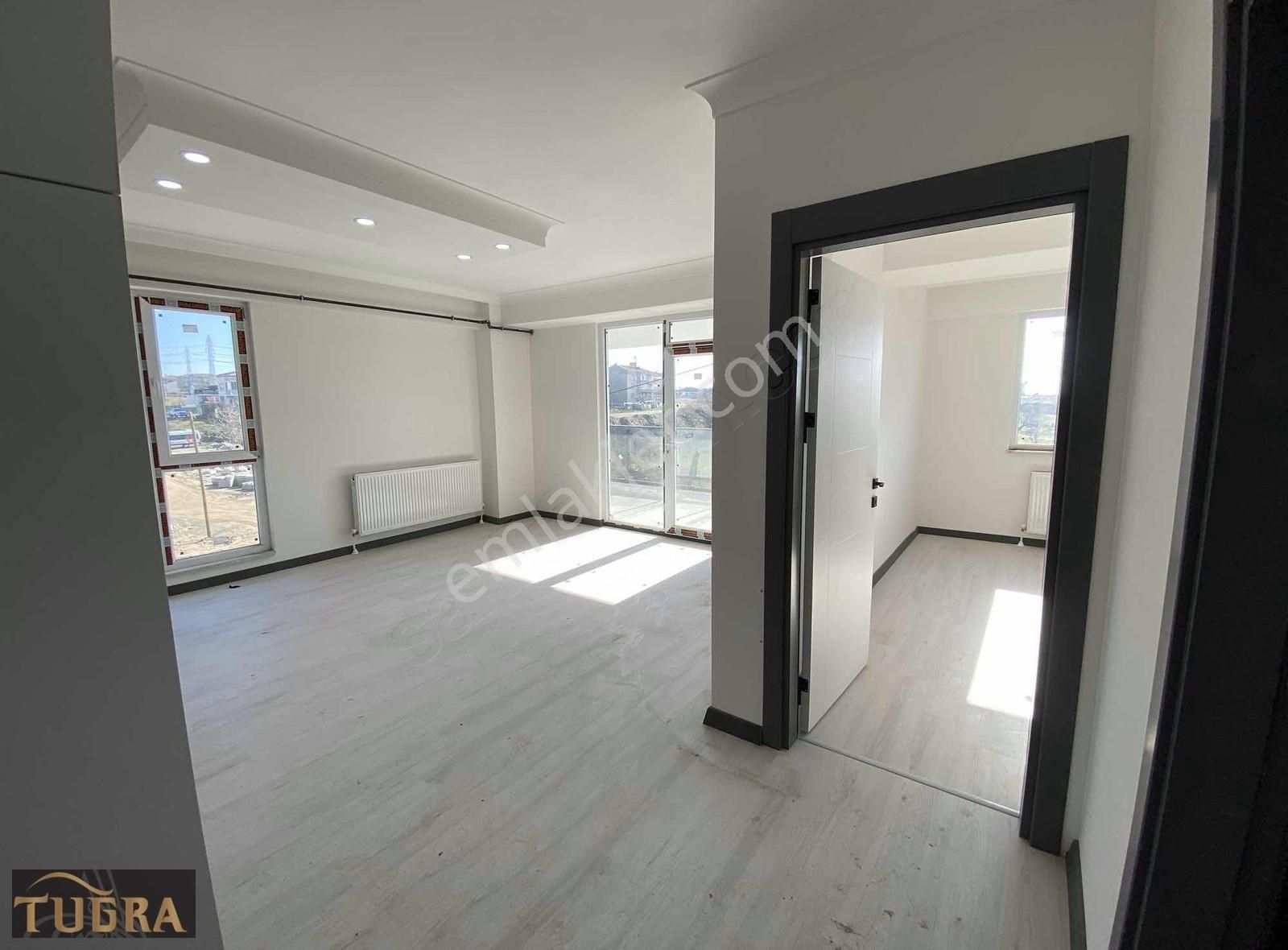 Tuğradan Rumelide Site İçi Emsalsiz Büyüklükte Lüx 1+1 Daireler - Görsel 9