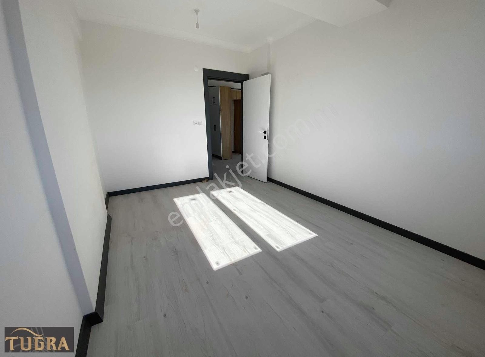 Tuğradan Rumelide Site İçi Emsalsiz Büyüklükte Lüx 1+1 Daireler - Görsel 17