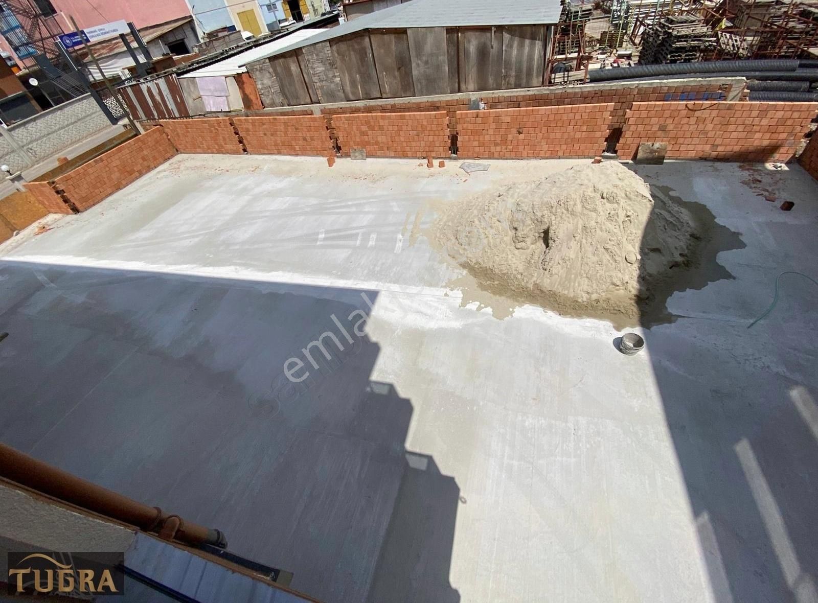 Havuzlu Site İçerisinde Arakat Kat Cephe Seçenekli 1+1 Daireler - Görsel 2