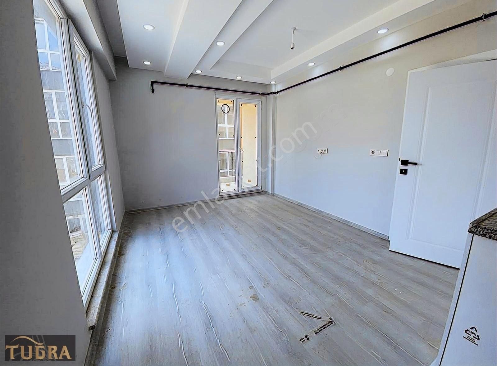 Havuzlu Site İçerisinde Arakat Kat Cephe Seçenekli 1+1 Daireler - Görsel 10