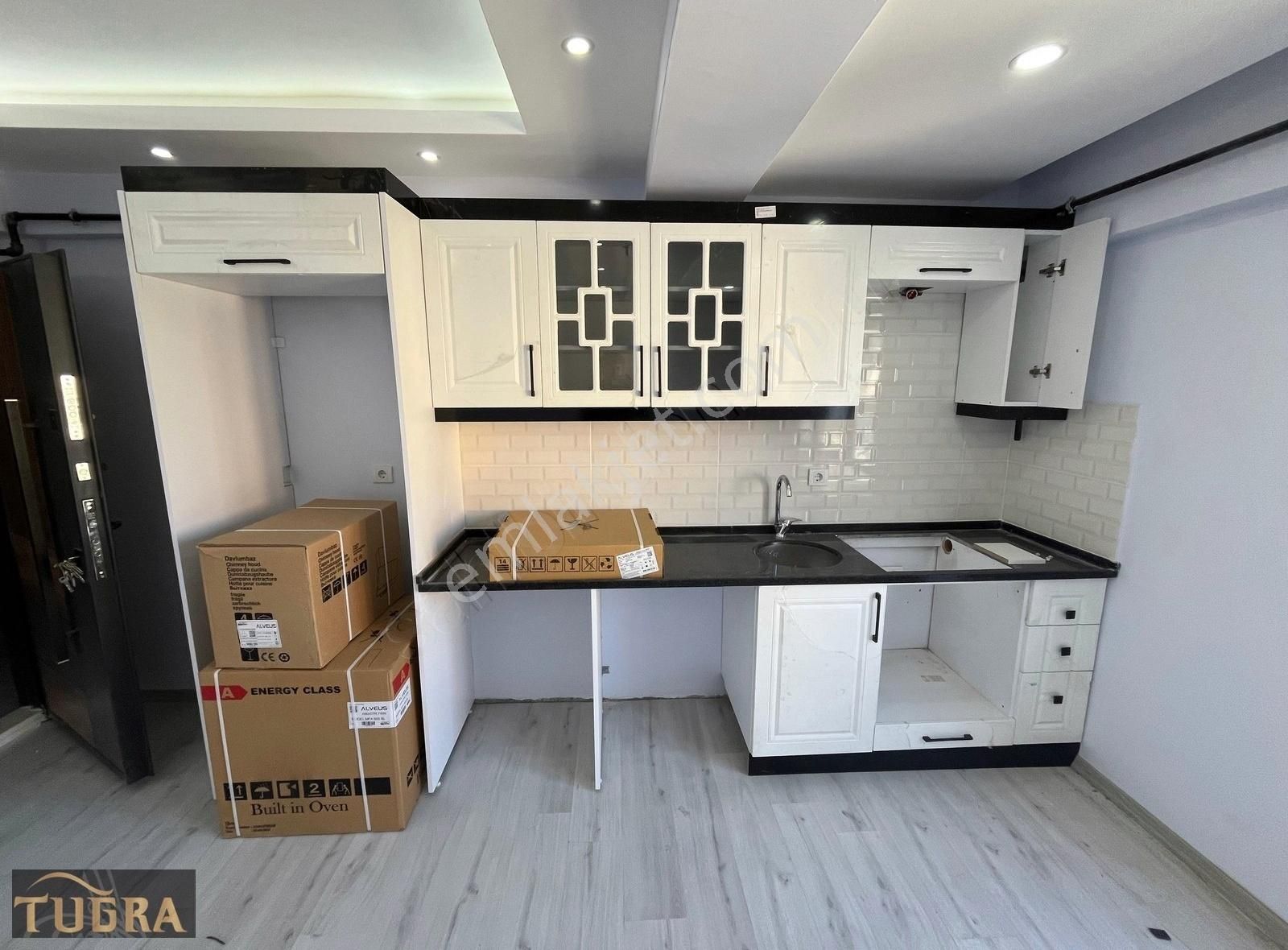 Tuğra'dan Bulvar Cephe'li Bina'da Arakat Satılık 1+1 Daire - Görsel 5