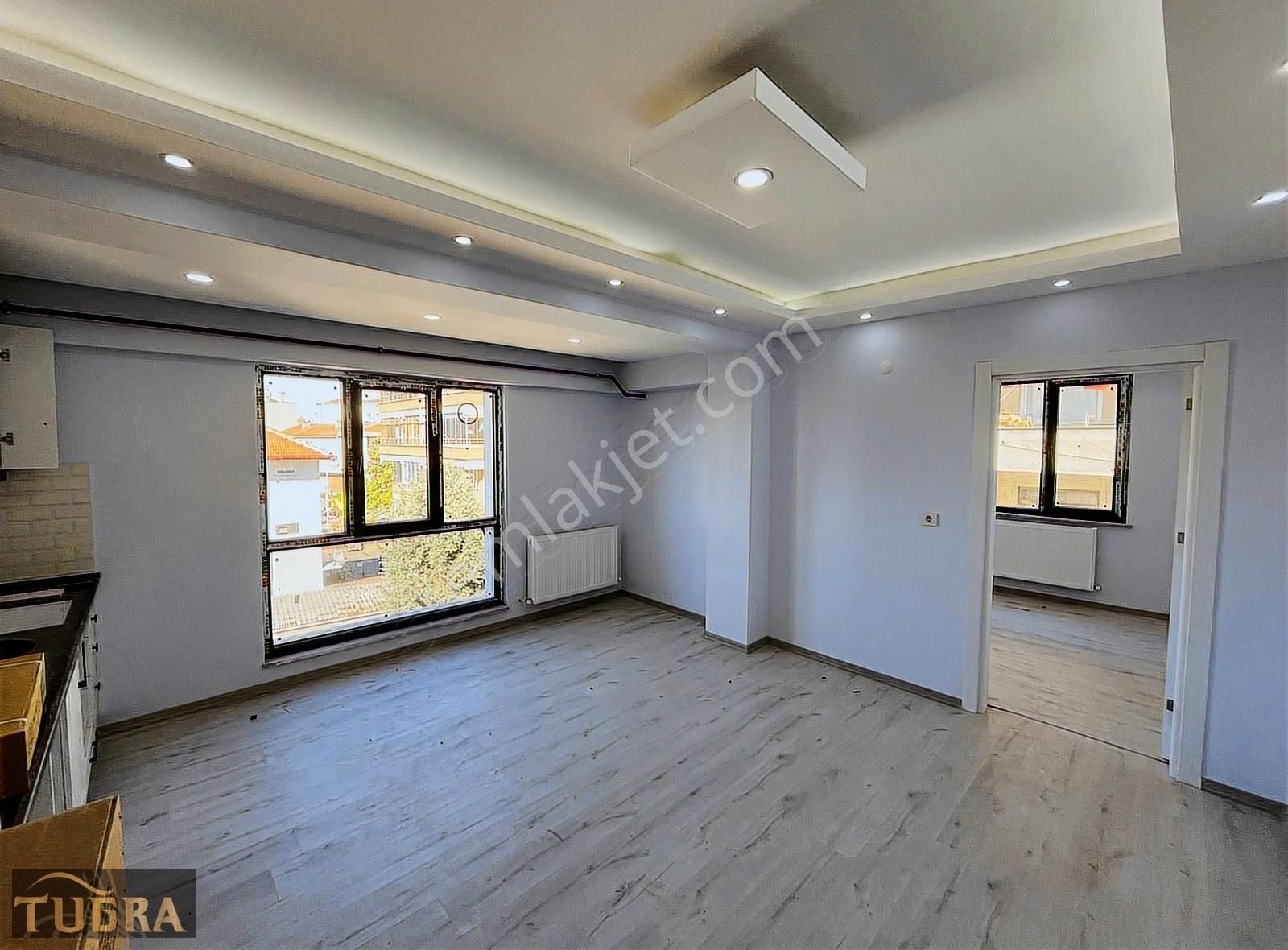 Tuğra'dan Bulvar Cephe'li Bina'da Arakat Satılık 1+1 Daire - Görsel 11