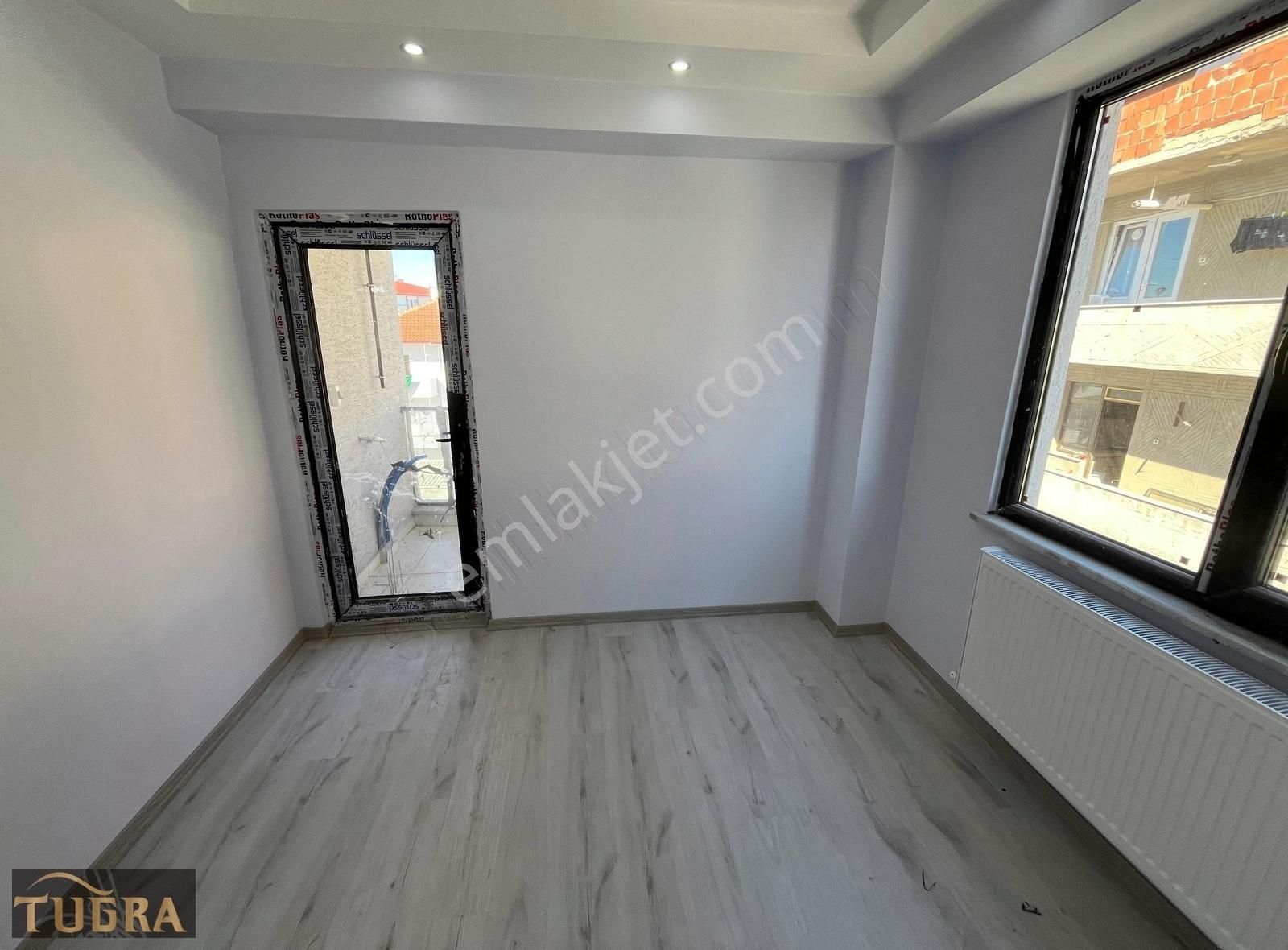 Tuğra'dan Bulvar Cephe'li Bina'da Arakat Satılık 1+1 Daire - Görsel 4