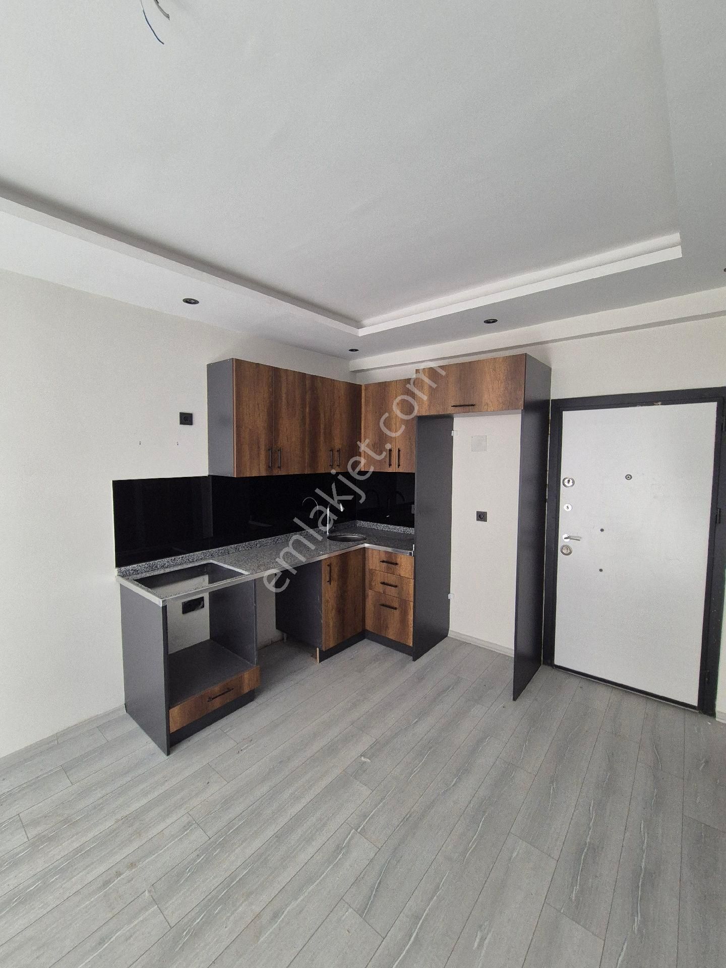 Gültepe'de 1+1 3'lü Ankastre Set Ve Şofbenli Az Katlı Kiralık Daire - Görsel 4