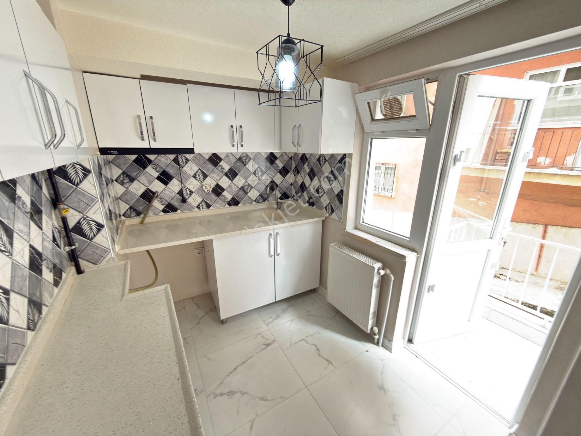 Adnan Yüksel Cad. Yakını 2+1 Kat Konumun'da Balkonlu Masrafsız - Görsel 5