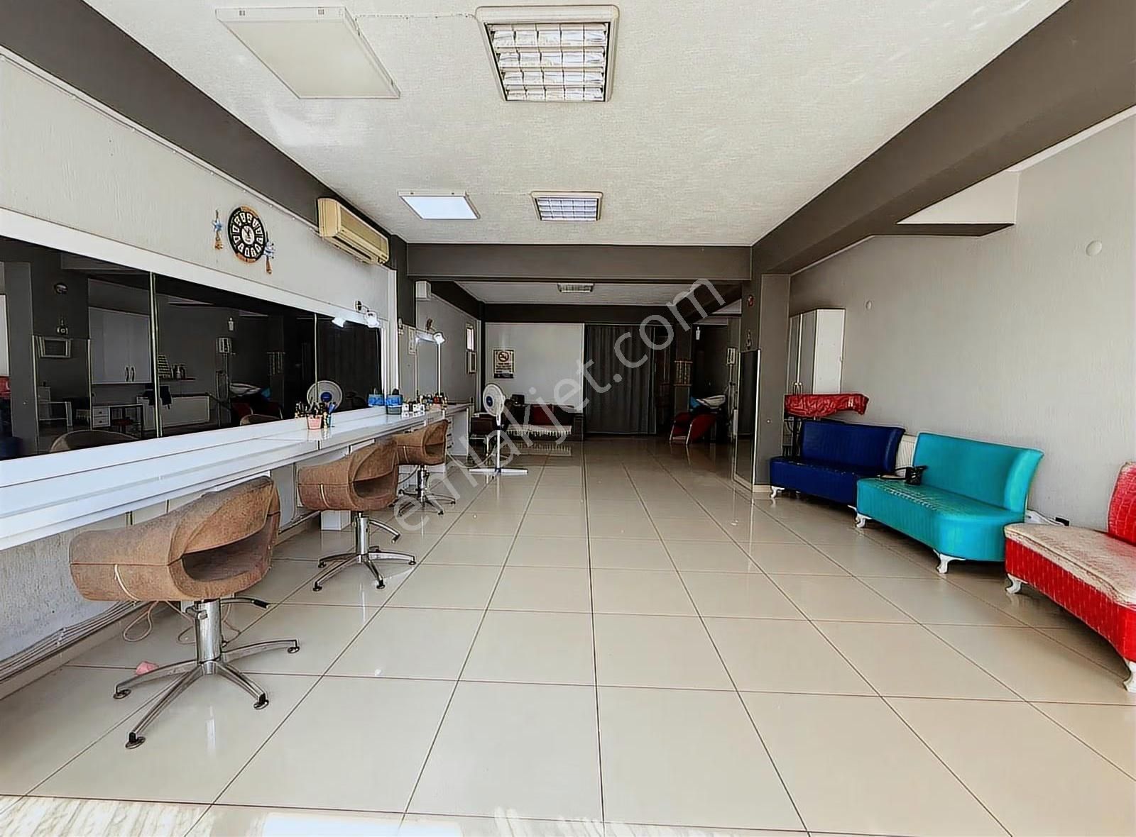 Sarıgöl Merkezi Konumda Satılık Dükkan 123 M2