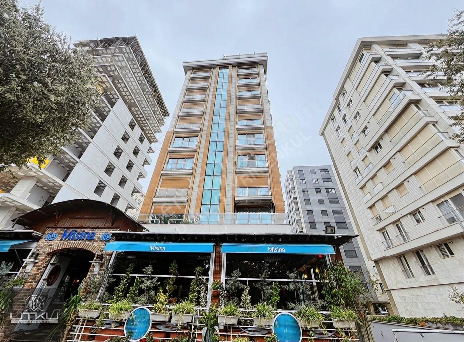 Utkudan Caddebostan Sahil Parselinde Balkonlu 2+1 Satılık Daire