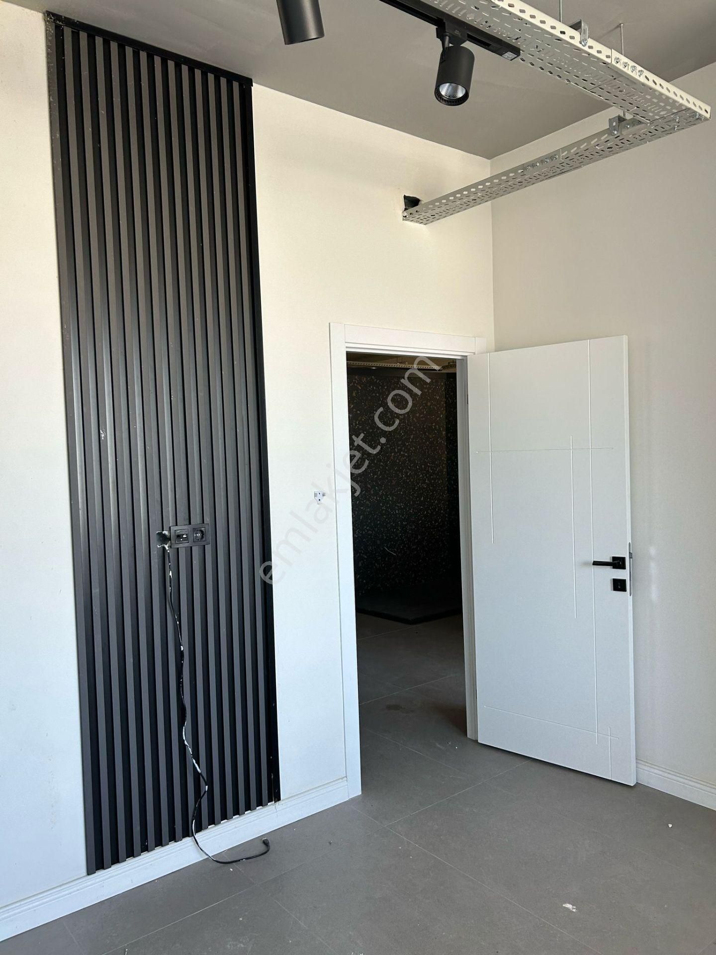 Yalova Ticaret Merkezi'nde Bursa Yoluna Cepheli Satılık Plaza - Görsel 19