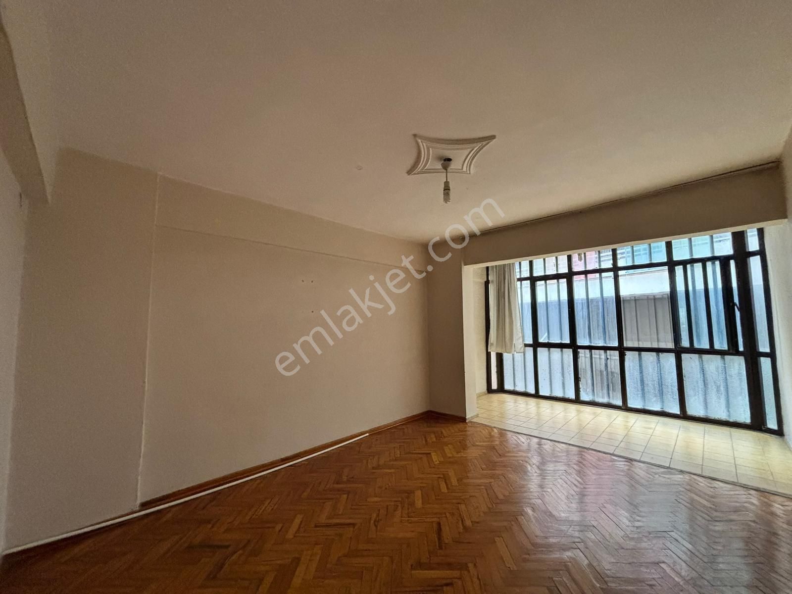 Alsancak Kahramanlarda 1.kat 2+1 90 M2 Asansörlü Boş Satılık Daire - Görsel 3