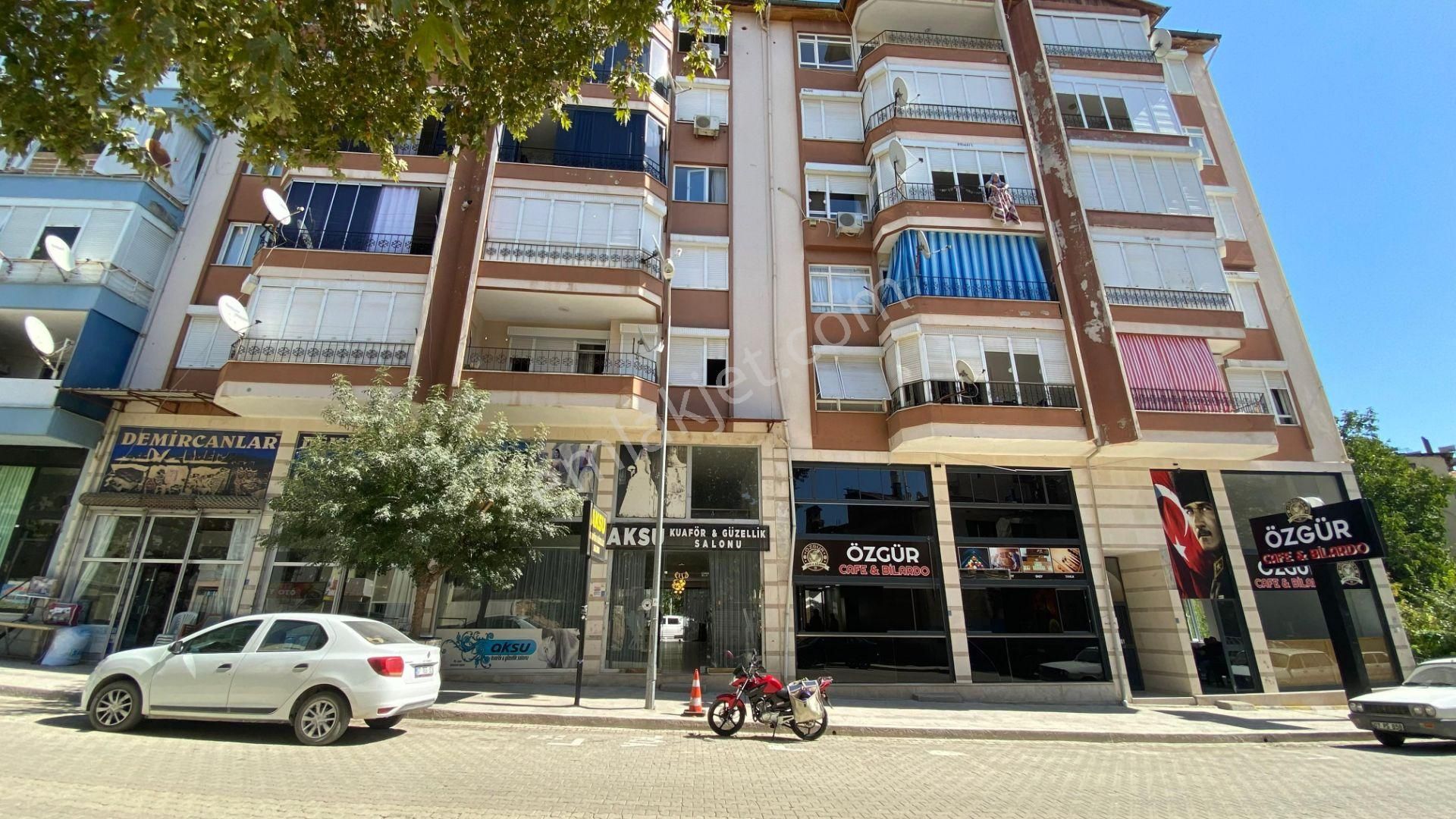 Vip Gayrimenkul Merkezde 3 Katlı, İki Tarafı Yol Cephe Dükkan - Görsel 2