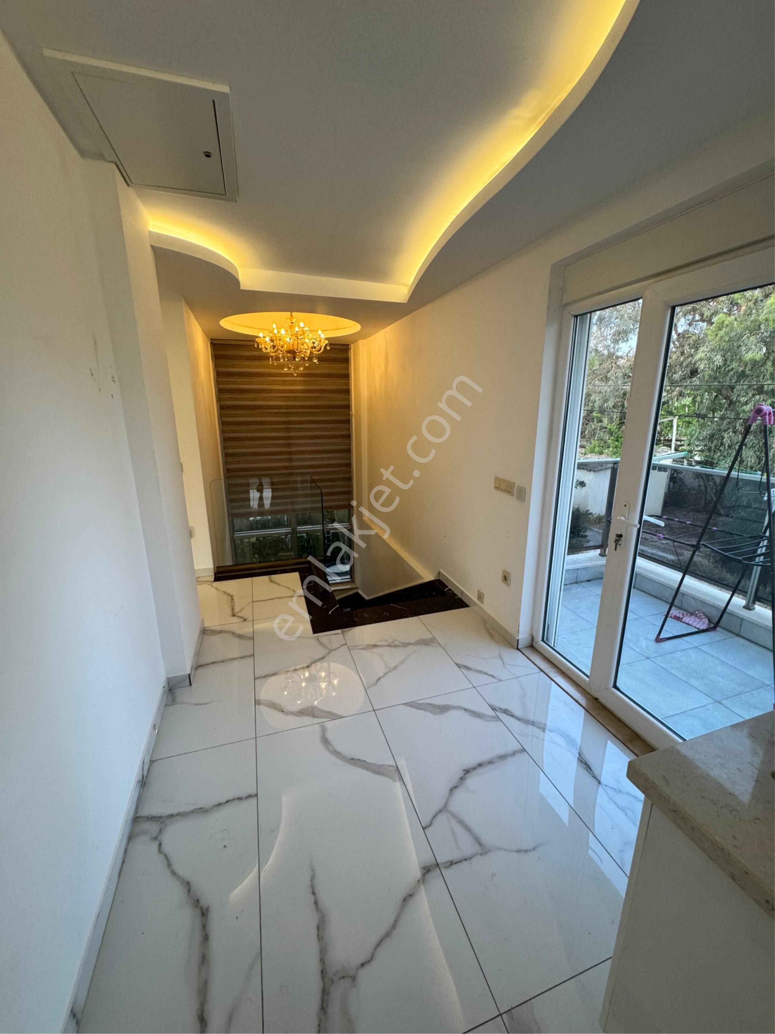 Demirtaş’da Acil Satılık Denize Sıfır Müstakil Villa - Görsel 13