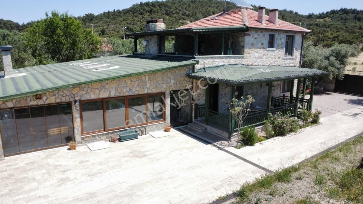 Foçada Satılık Havuzlu Taş Dubleks Villa Ve 2 Adet Bungalov - Görsel 11