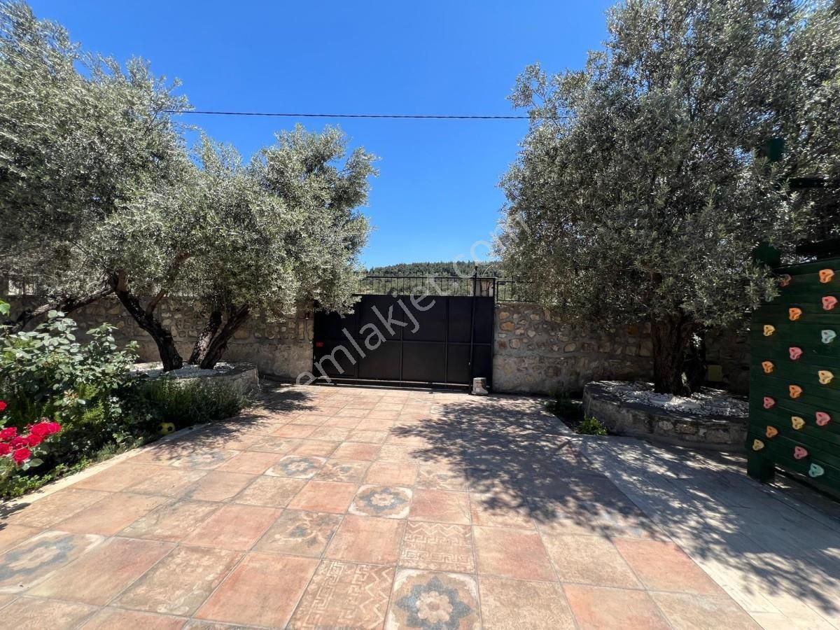 Foçada Satılık Havuzlu Taş Dubleks Villa Ve 2 Adet Bungalov - Görsel 32