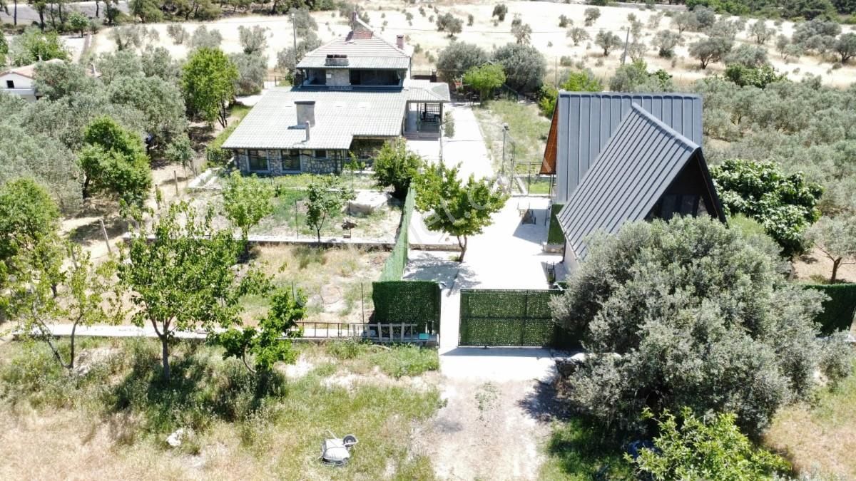 Foçada Satılık Havuzlu Taş Dubleks Villa Ve 2 Adet Bungalov - Görsel 6