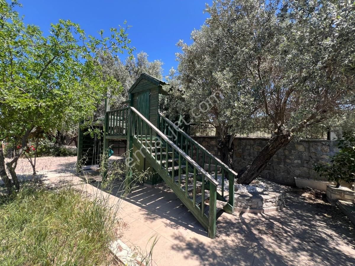 Foçada Satılık Havuzlu Taş Dubleks Villa Ve 2 Adet Bungalov - Görsel 1