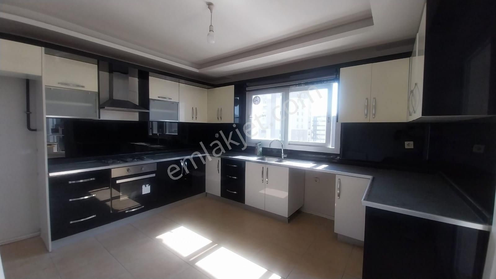 Akdeniz Mh'de Yüzme Havuzlu Sitede Bağımsız Mutfaklı 3+1 Satılık!! - Görsel 2