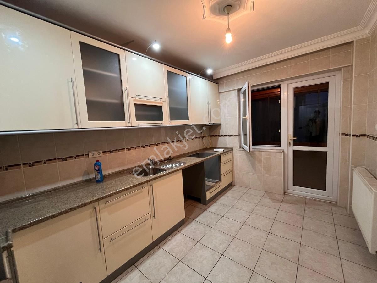 Adapazarı Yağcılar Mahallesinde Geniş Metrekareli Kiralık Daire - Görsel 13