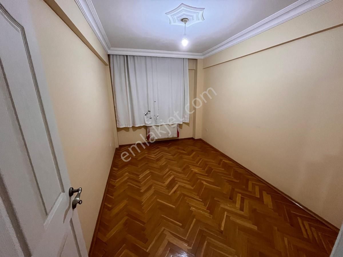 Adapazarı Yağcılar Mahallesinde Geniş Metrekareli Kiralık Daire - Görsel 12