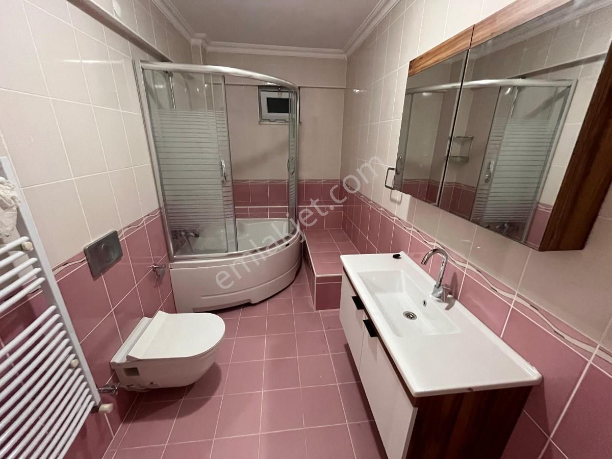 Adapazarı Yağcılar Mahallesinde Geniş Metrekareli Kiralık Daire - Görsel 2