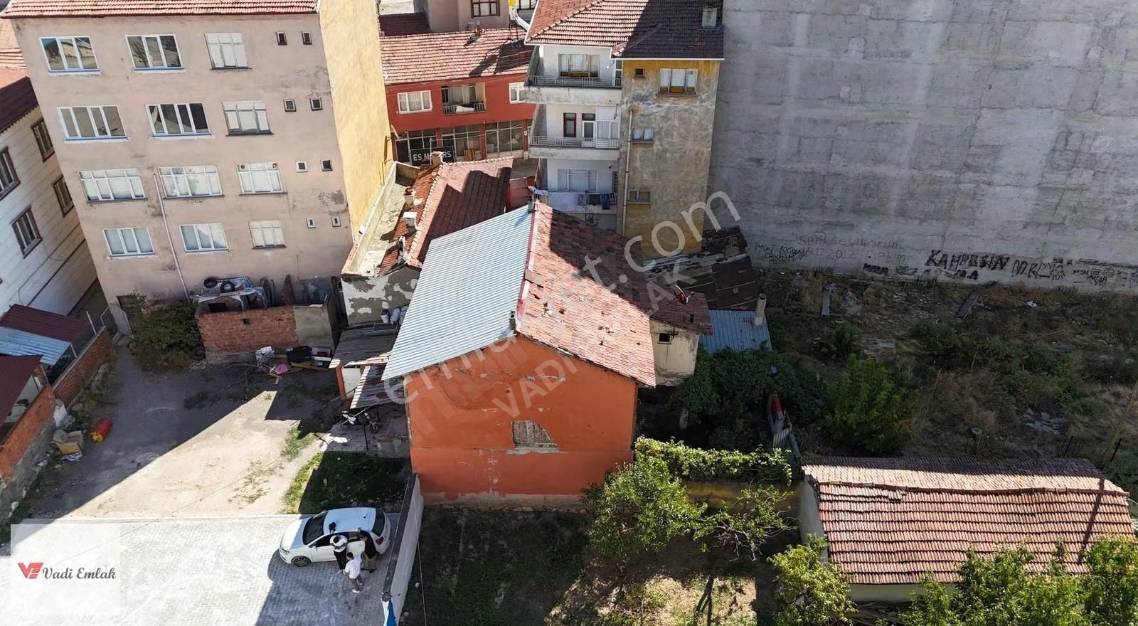 Vadi Emlak'tan Şehrin Merkezinde Ticari İmarlı Satılık Arsa