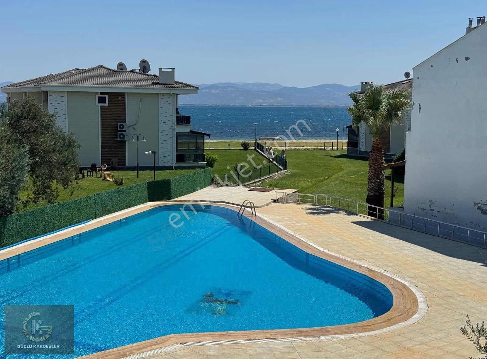 Güçlü Kardeşler Denize Sıfır 4+1 Manzaralı Ön Cephe Villa - Görsel 15