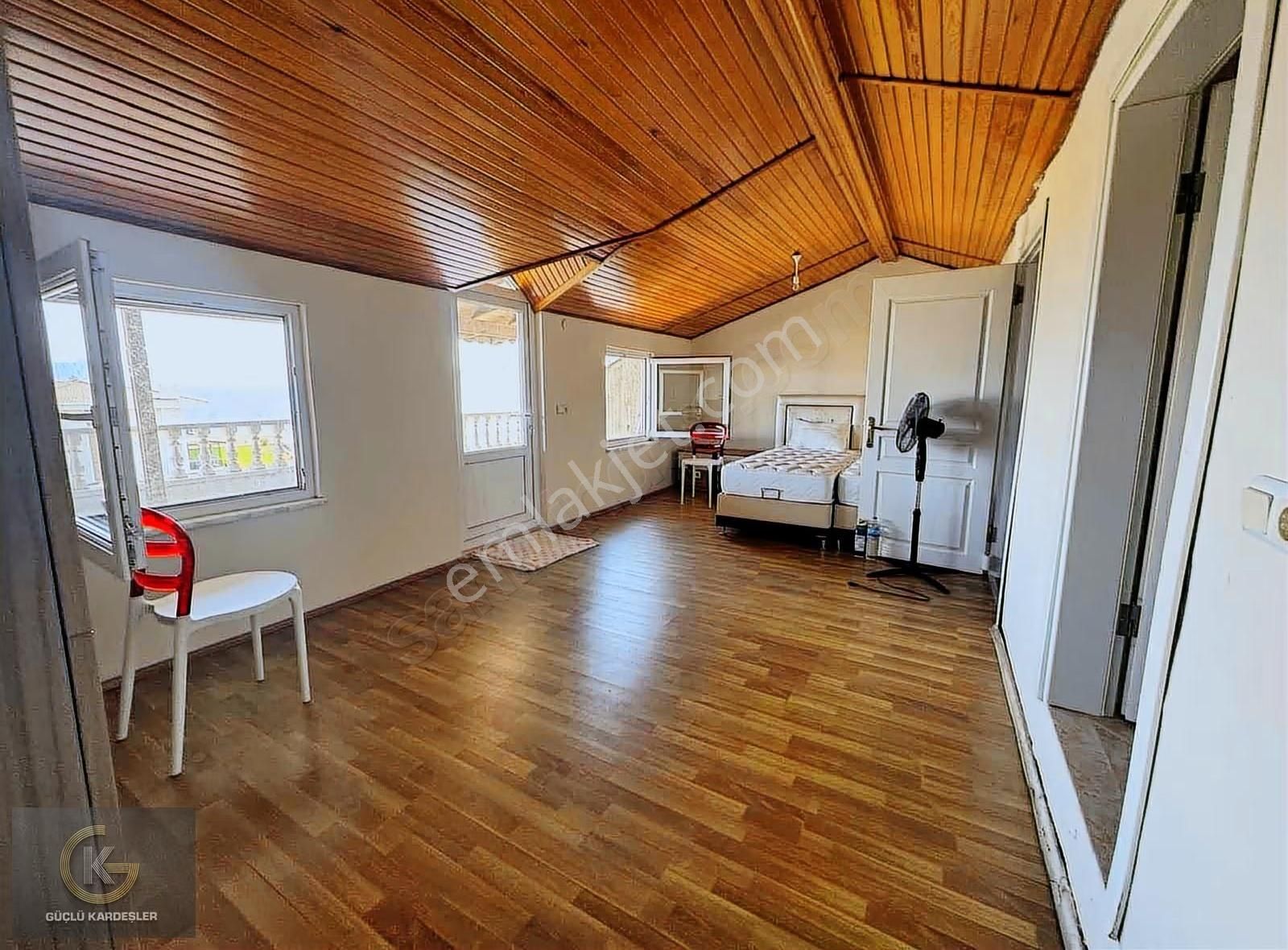 Güçlü Kardeşler Denize Sıfır 4+1 Manzaralı Ön Cephe Villa - Görsel 18